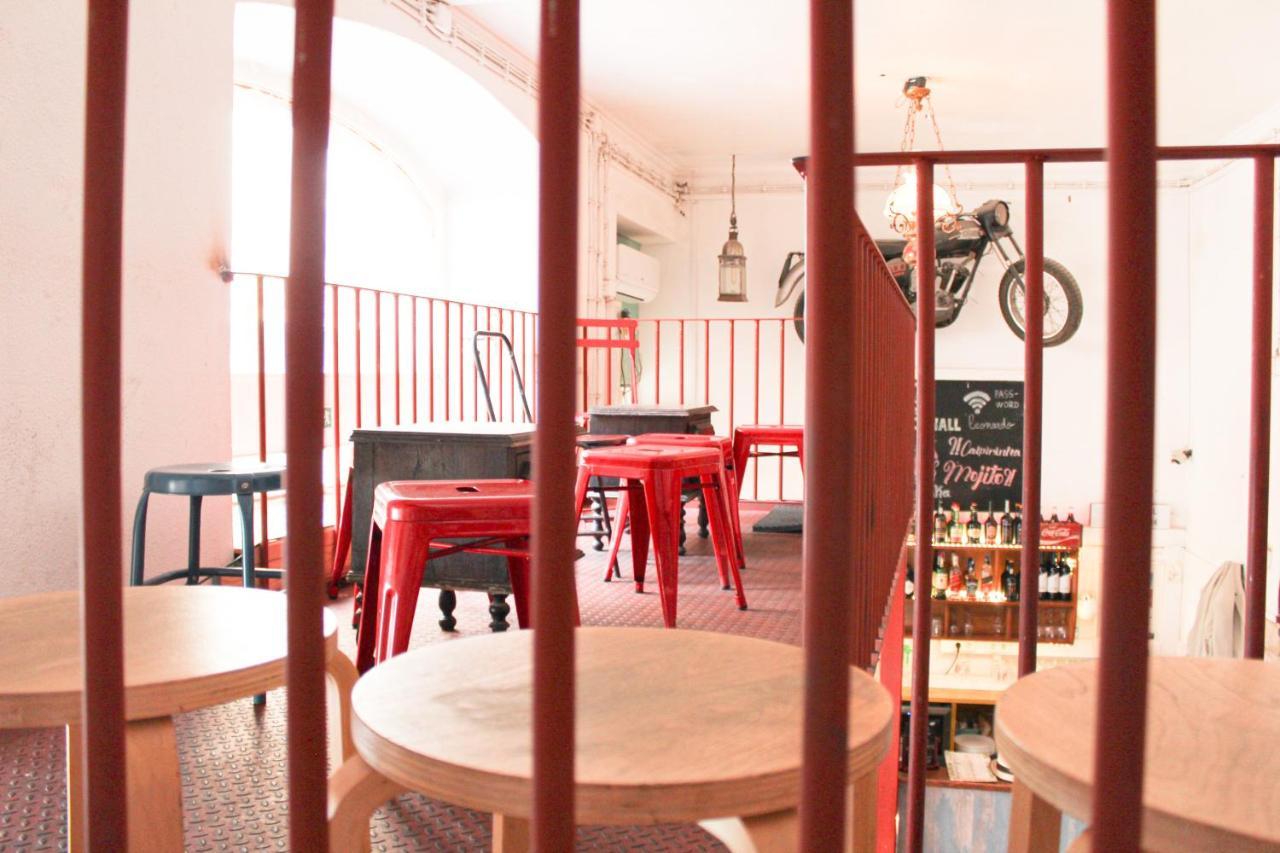 Alface Hall Hostel & Bar Lisbon Luaran gambar