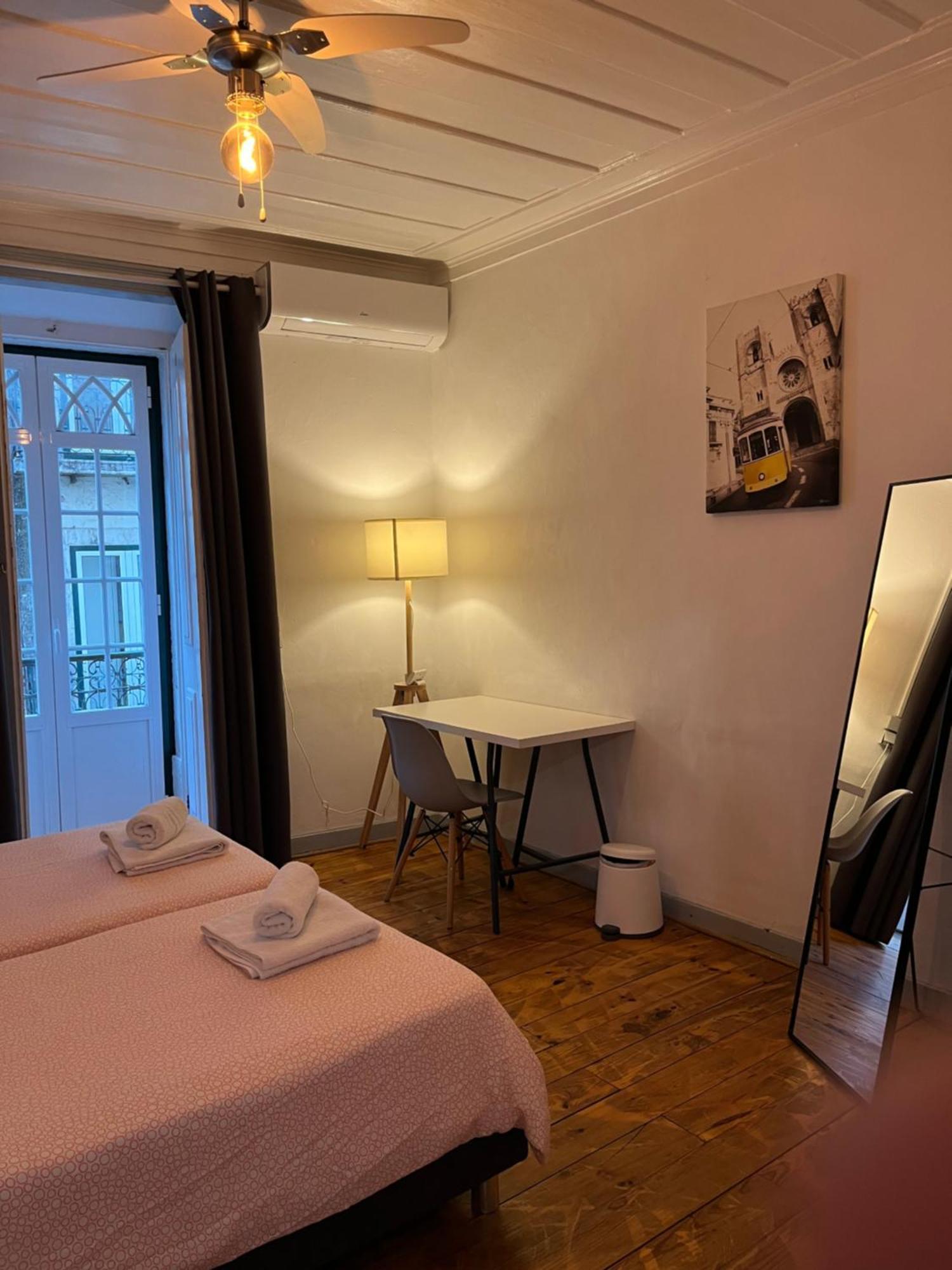 Alface Hall Hostel & Bar Lisbon Luaran gambar