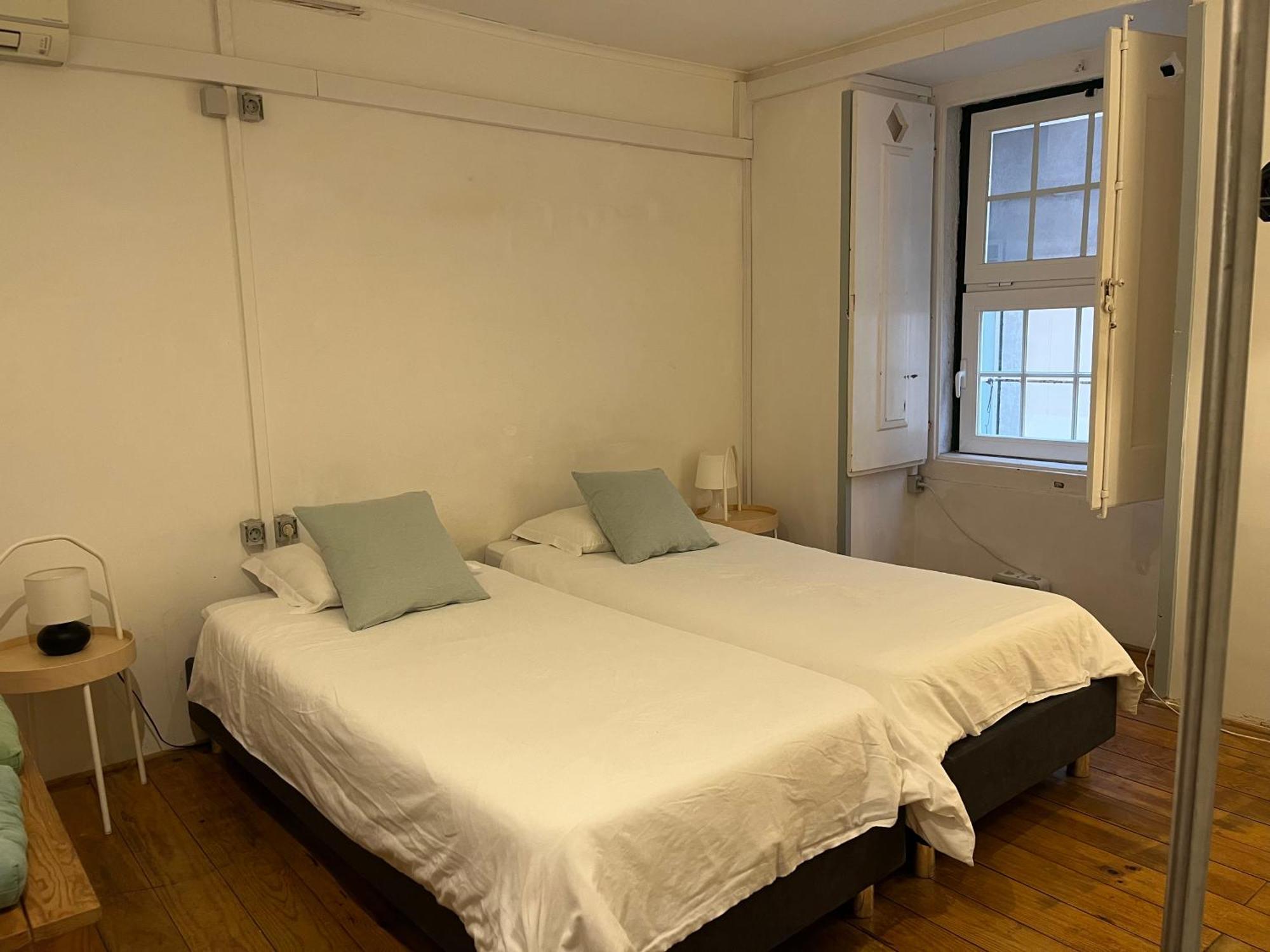 Alface Hall Hostel & Bar Lisbon Luaran gambar